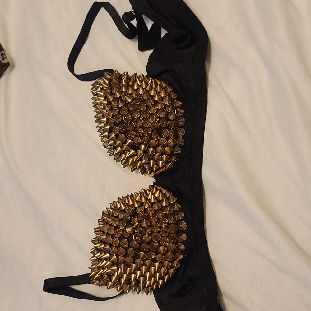 Spiked bra/ No Stains or Smells/